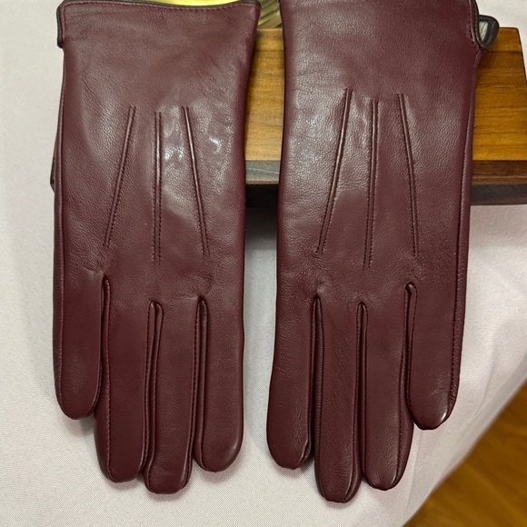 Accessories - Elegant Burgundy Leather Gloves SIZE SMALL new